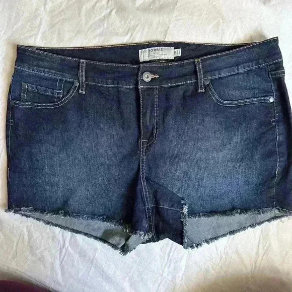 torrid Pants - Torrid Women's Size 20 Raw Hem Cutoff Denim Shorts Dark Wash High Rise Plus Size
